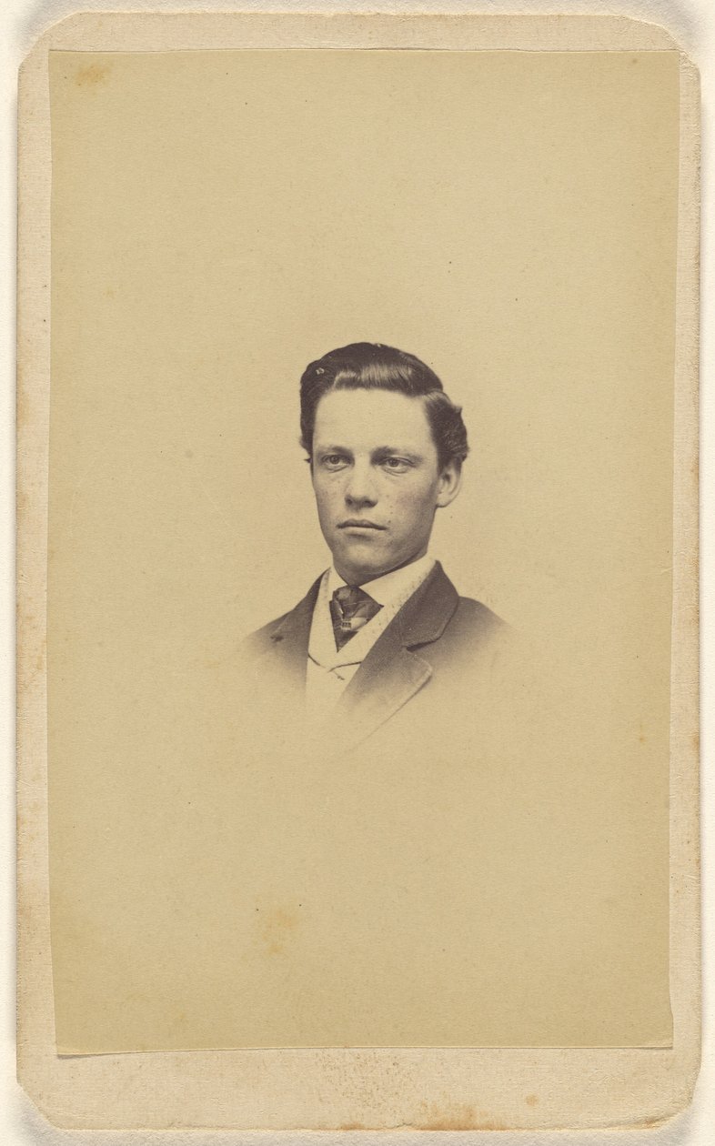 Unidentified Young Man, Printed in Vignette-Style by Levi Mumper
