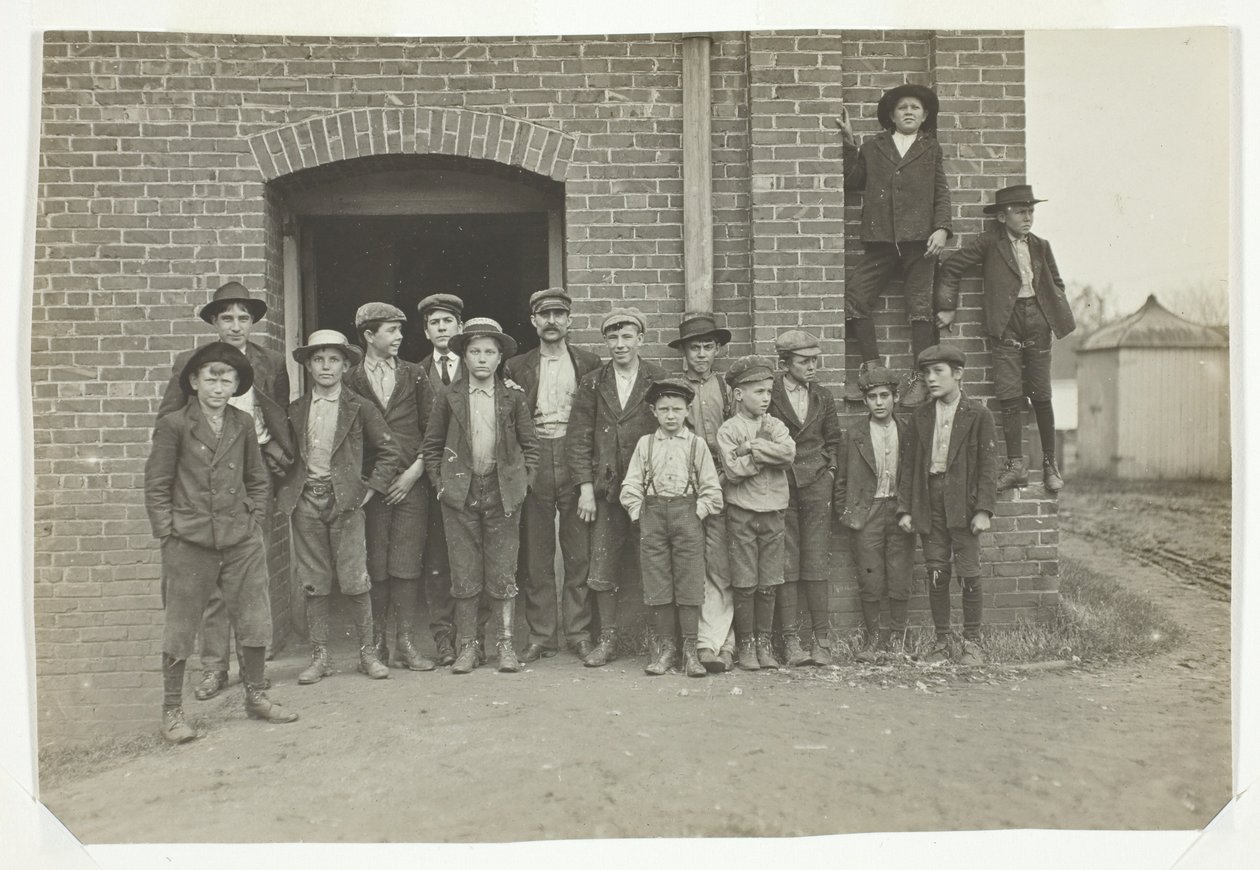 Noon Hour, King Manufacturing Co., Augusta, Georgia by Lewis Wickes Hine