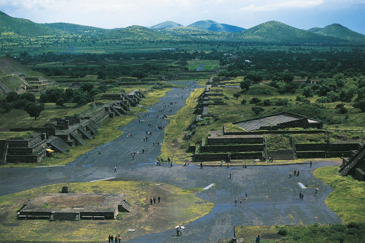 Pyramid of Moon and Avenue of Dead, Teotihuacan by Unbekannt Unbekannt