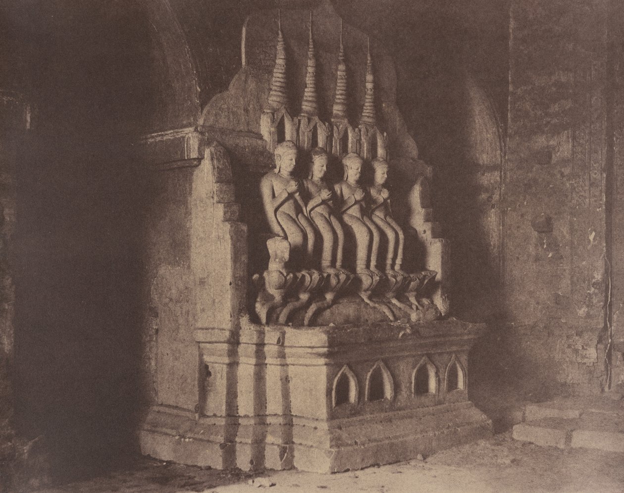 No. 23. Pagan. Figures in Dhamma-yan-gyi Pagoda by Linnaeus Tripe