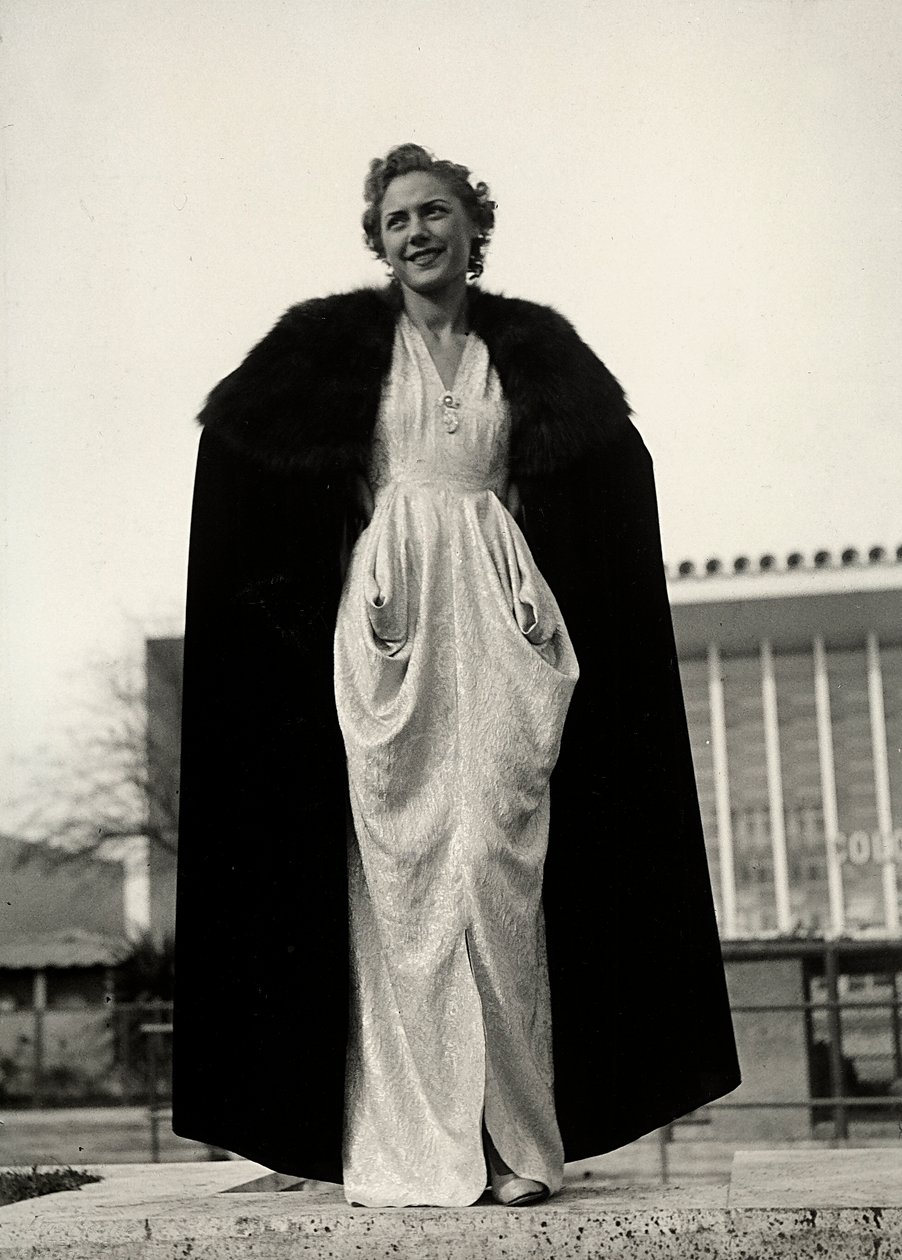 Model in evening dress, a creation of the couture house "Graldi" by Luis Bogino