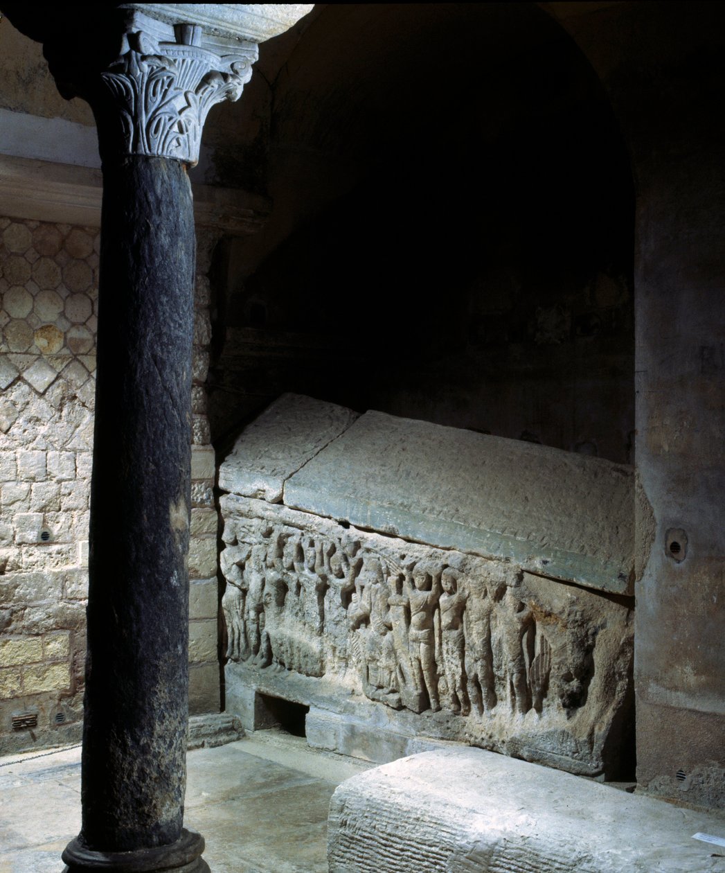 merovingian-art-tomb-of-agilbert-by-merovingian