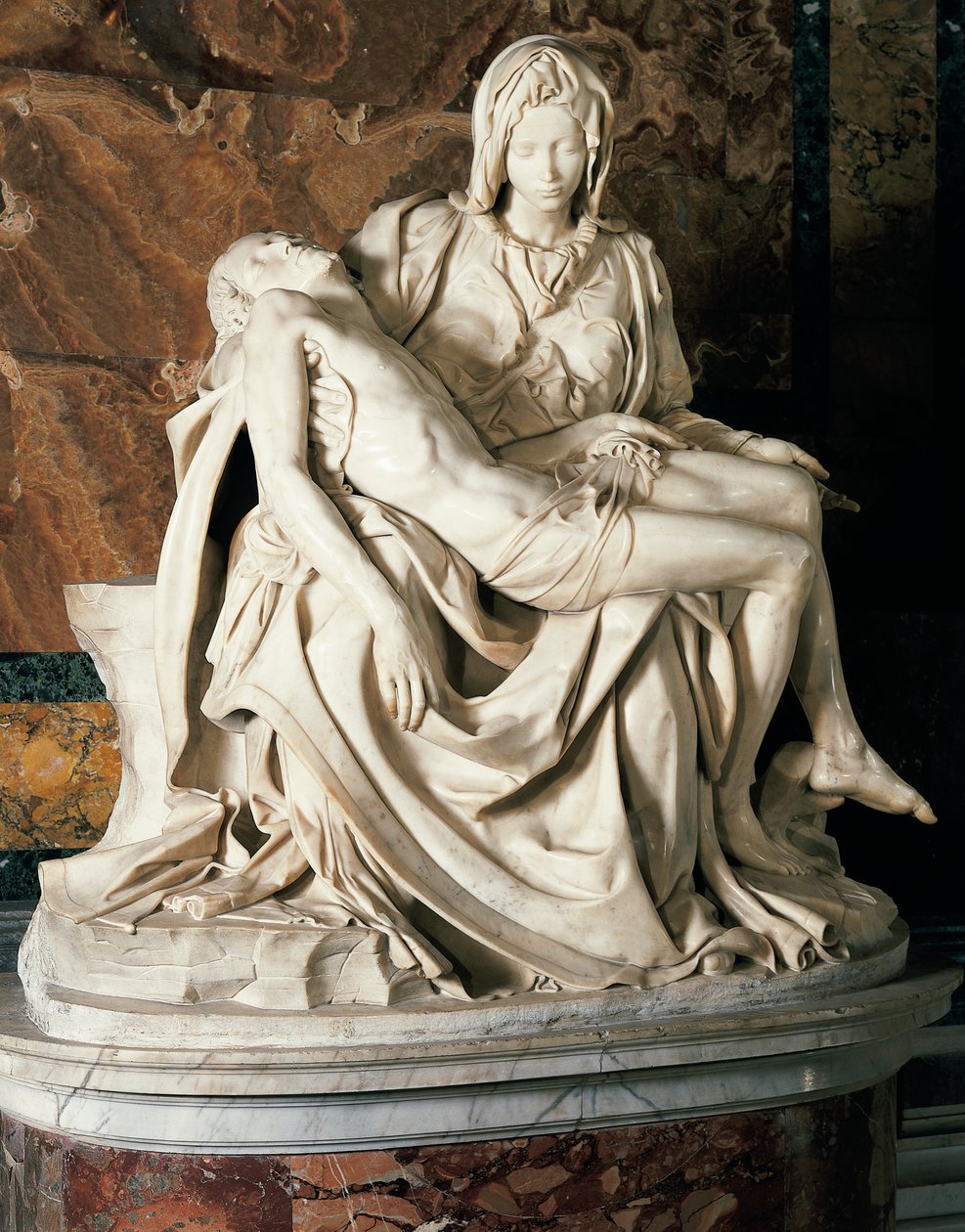pieta maestoro 4C • File:Michelangelo's Pietà, St Peter's Basilica (1498–99).jpg