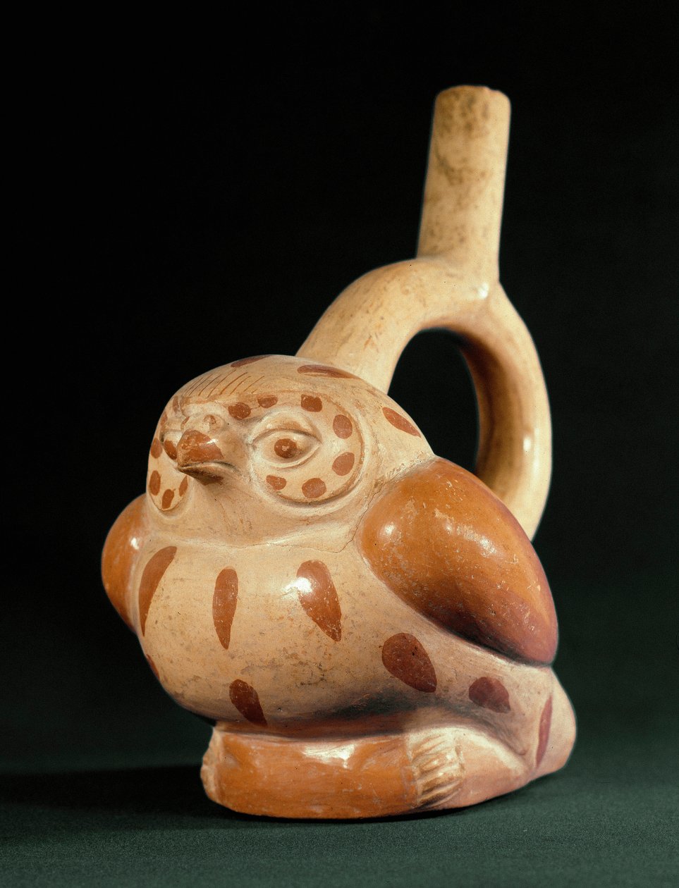 Precolombian art, Mochica culture: terracotta vase in the shape of an owl by Moche Moche