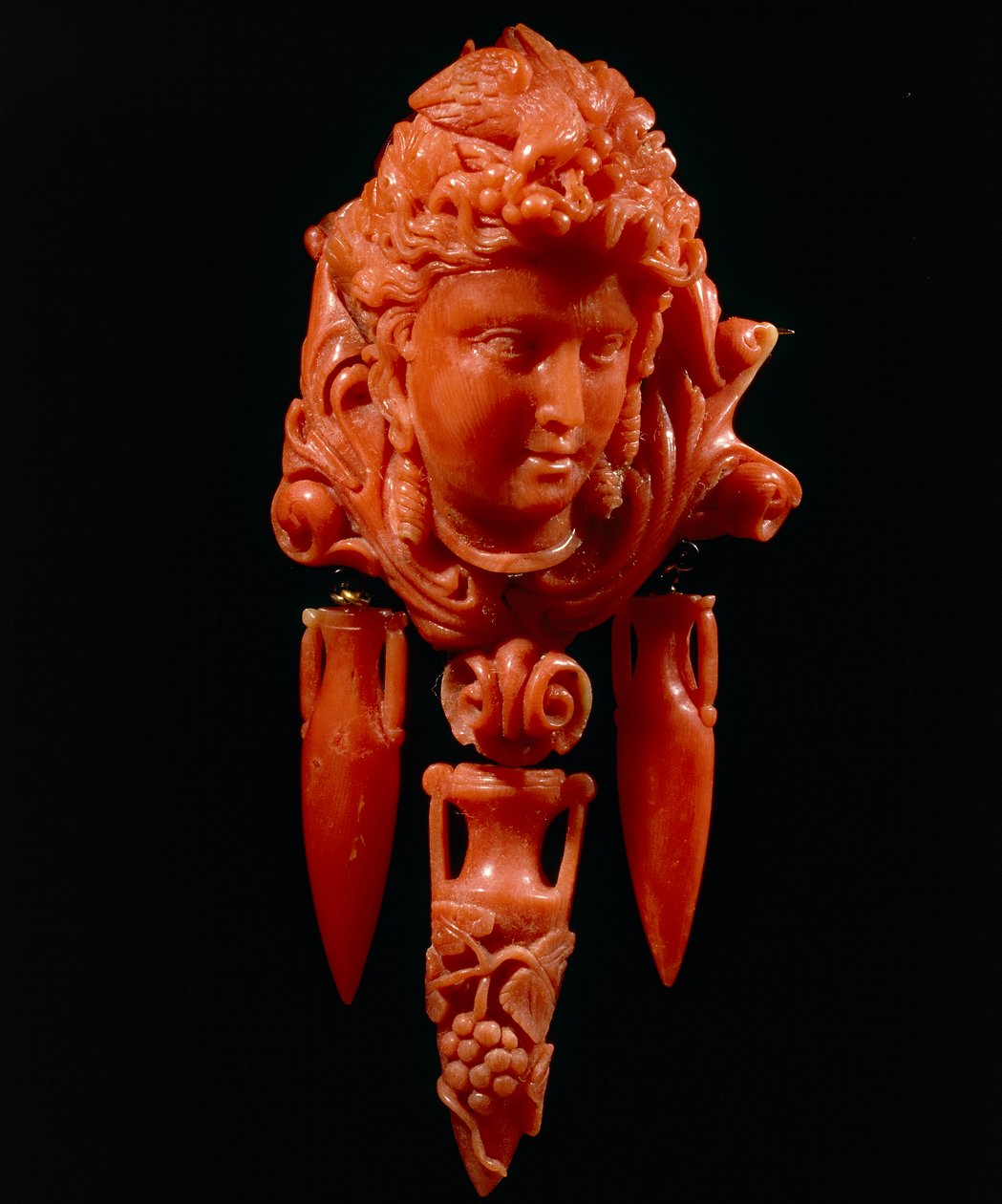 Pendant of a Classical Head and Anaphora in Mediterranean Coral and Gold by Neapolitan School