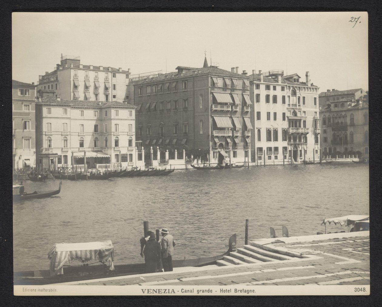 Exterior of Hotel Bretagne in Venice by Neue Photographische Gesellschaft