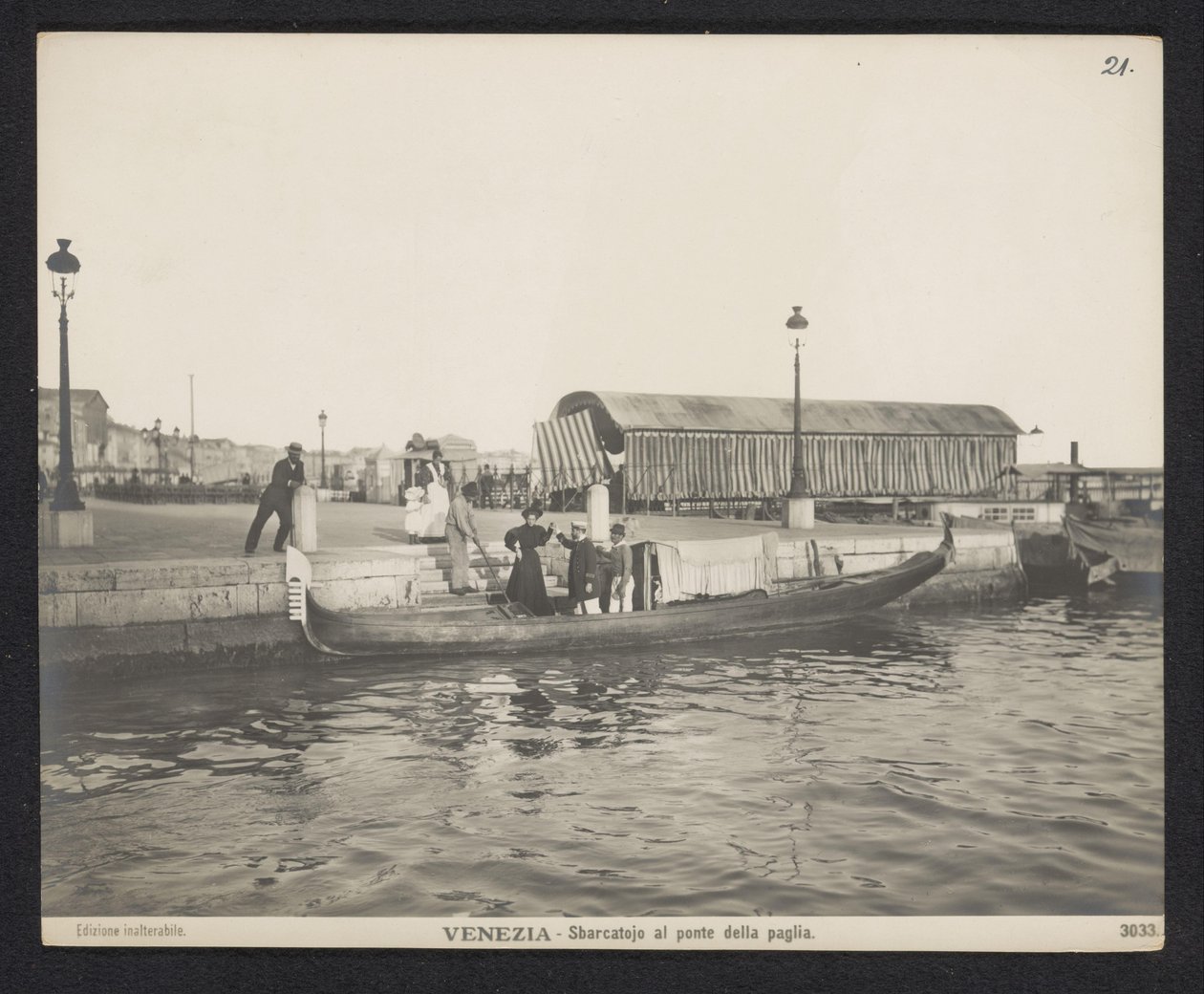 Gondola along a jetty at the Ponte della Paglia in Venice by Neue Photographische Gesellschaft