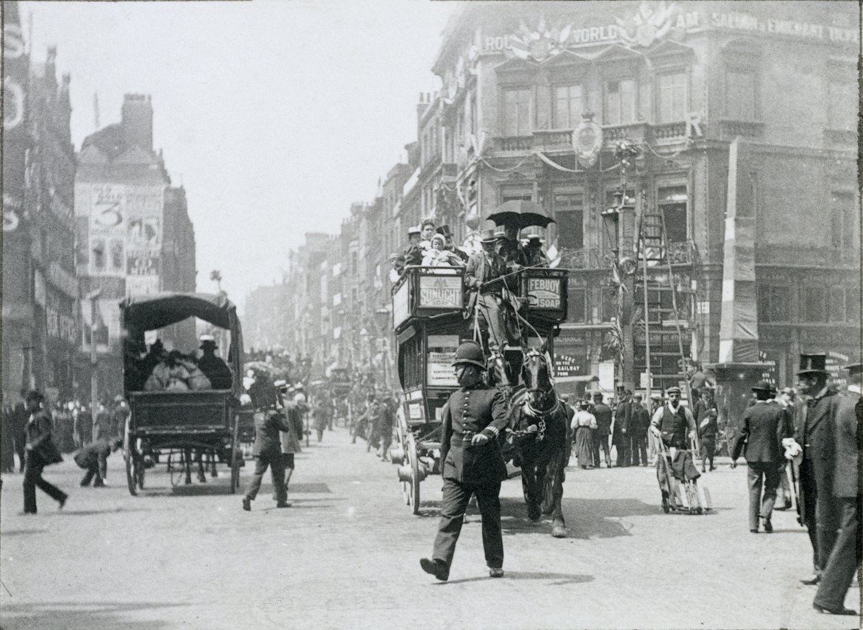 Ludgate Circus, London, Prepared for the Queen