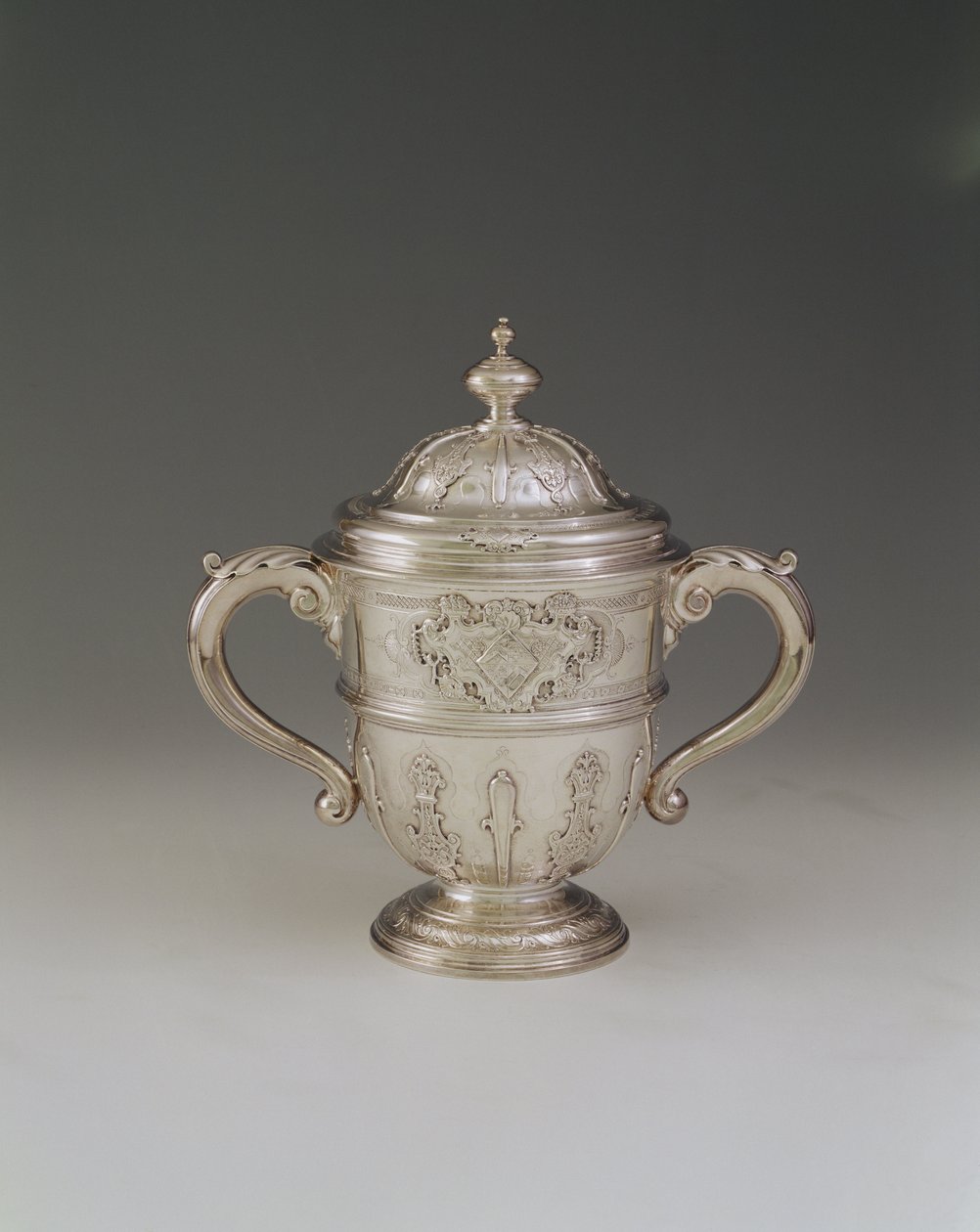 Two-handled cup and cover, 1730-31 by Paul de Lamerie