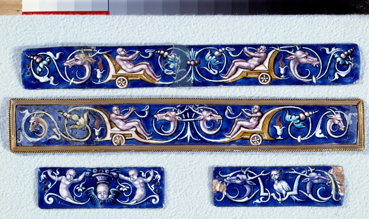 Grotesque rinsing plates by Pierre Reymond