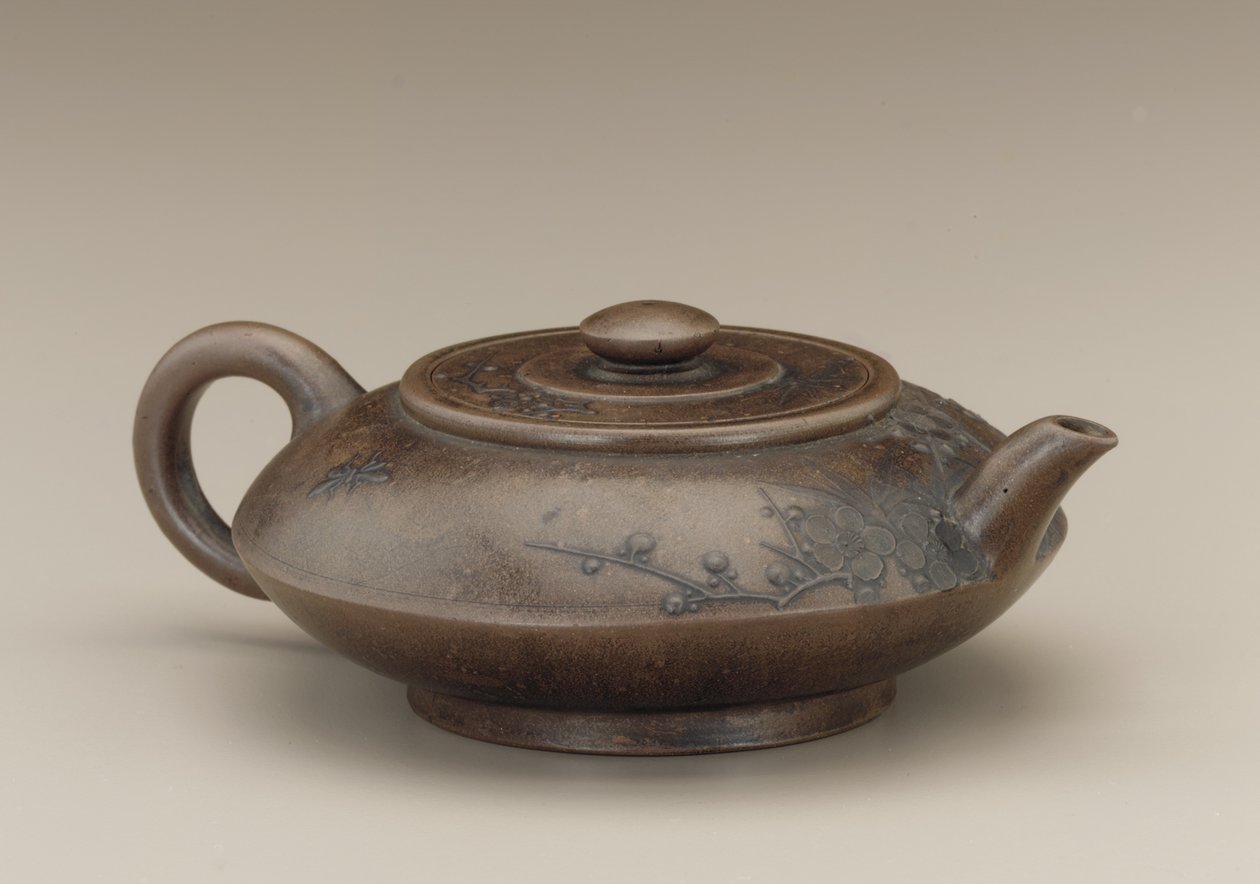 Teapot with false mark of Gong Chun, Yixing, Jiangsu province by Qing Dynasty Chinese School