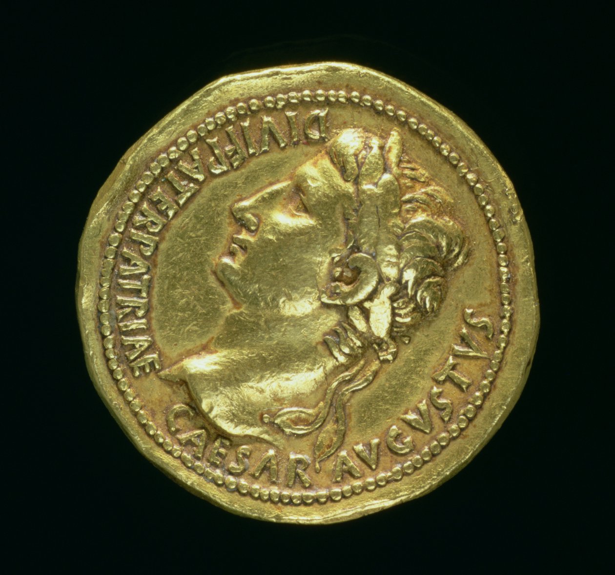 Gold multiple (obverse) of the Emperor Augustus wearing a laurel wreath by Roman