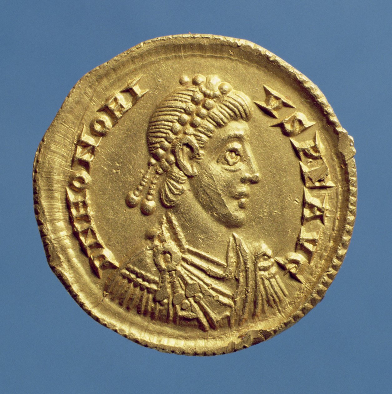 Solidus (obverse) of Honorius draped, cuirassed, wearing a diadem. Inscription: D N HONORIVS P F AVG by Roman