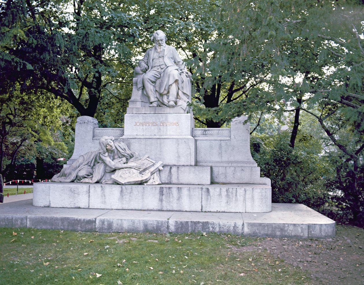 Monument to Johannes Brahms by Rudolf von Weyr