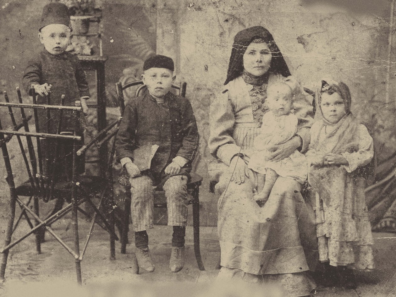 Kazan Tatar Family by Russian Photographer