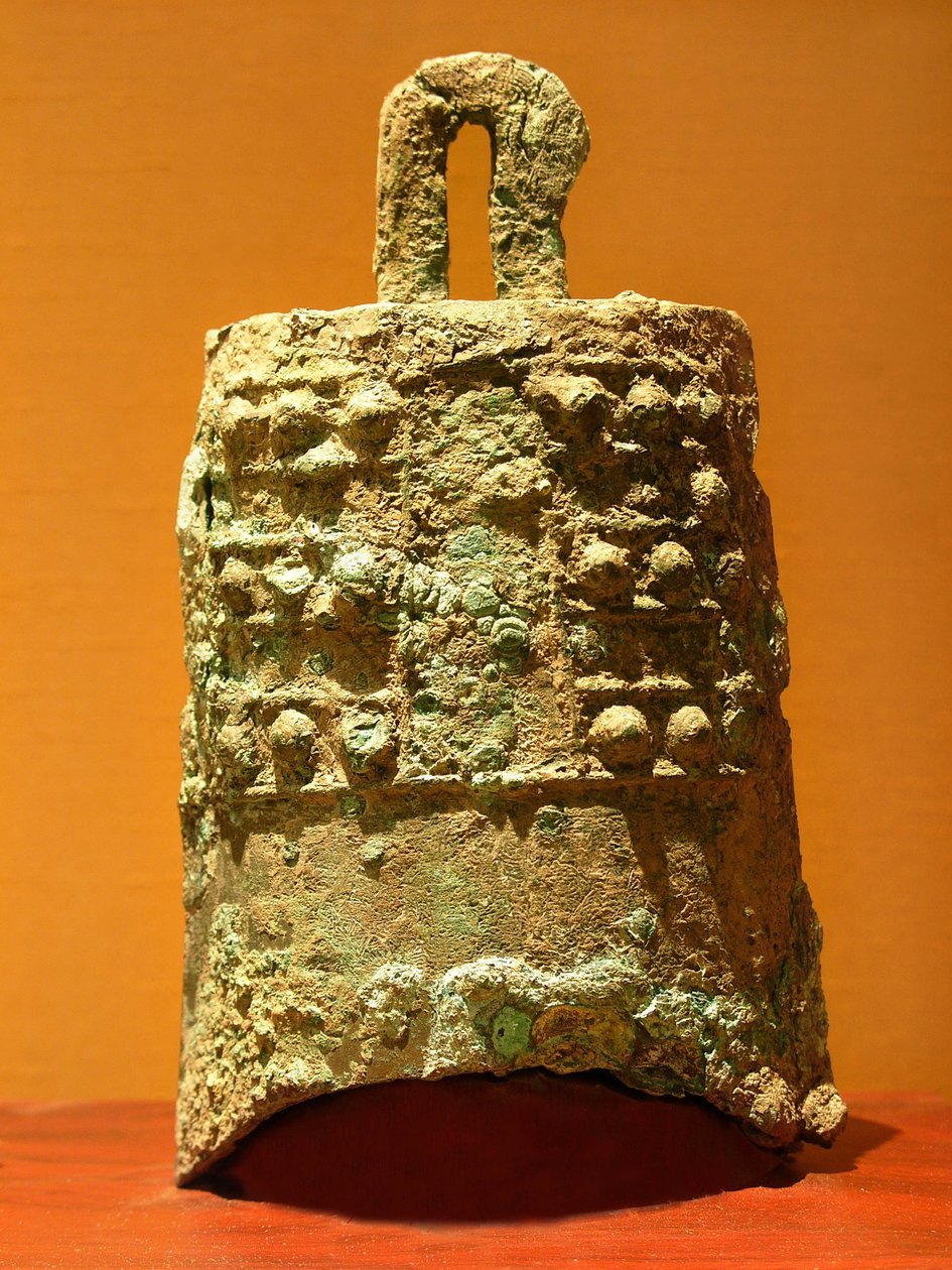 Bronze bell (770-476 BC), discovered in Xiangmen