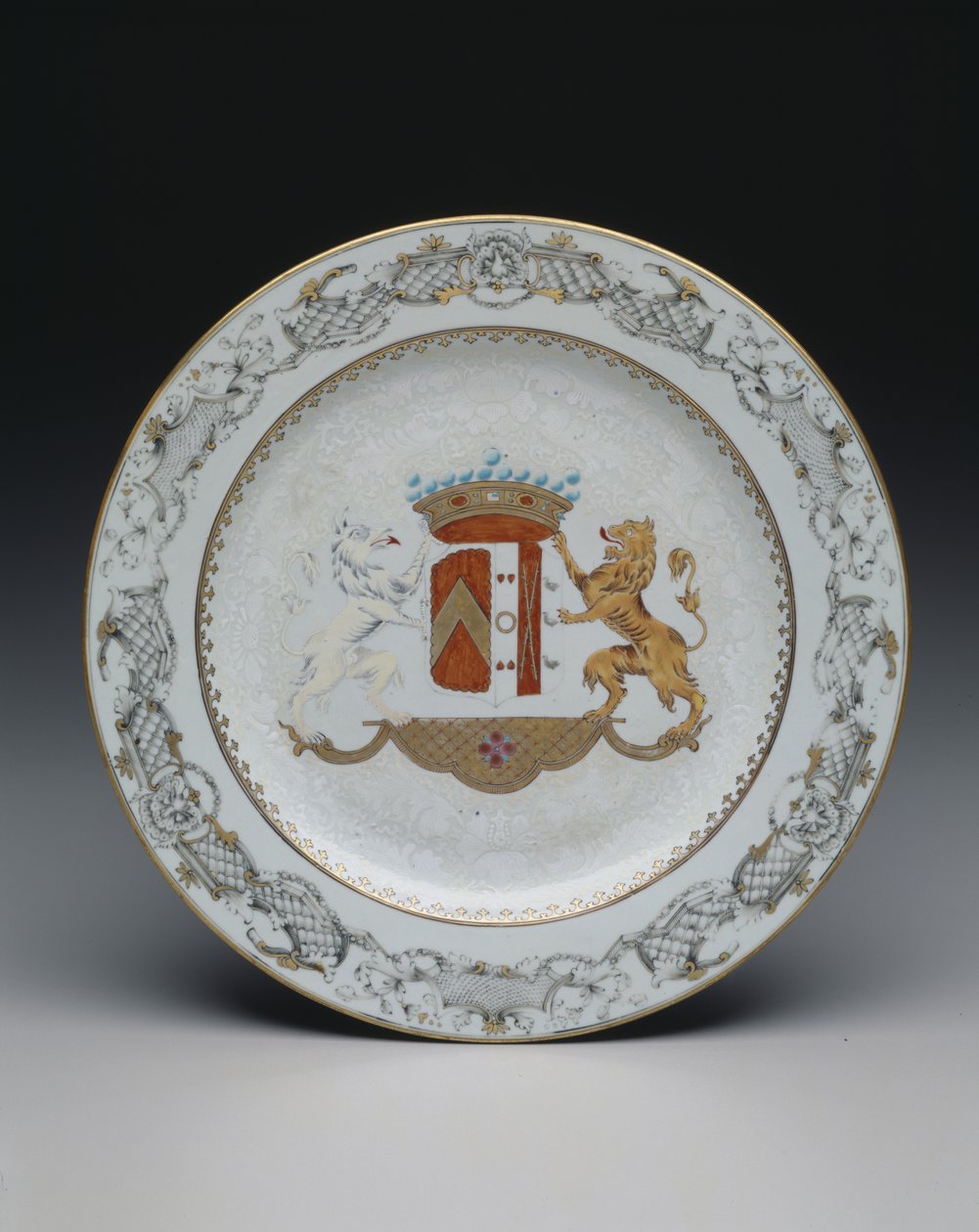 Plate with coat of arms by School Chinese