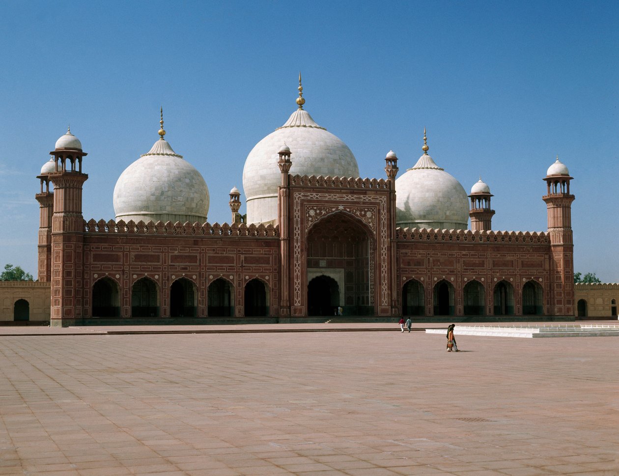 Badshahi Royal Mosque by School Pakistani