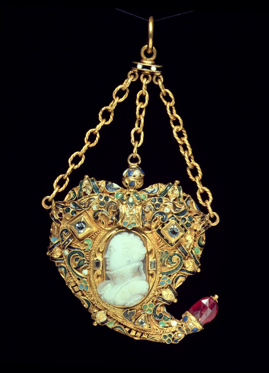Locket Set, bearing a cameo portrait of Mary, Queen of Scots, late 16th century by Scottish School