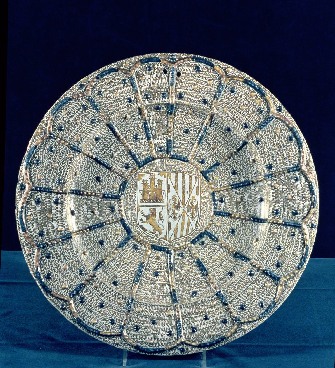 Manises Dish, Bearing the Arms of Ferdinand of Aragon and Isabella of Castile by Spanish School