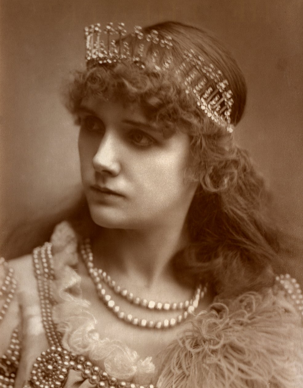 Marion Hood, British soprano opera and musical theatre singer by St James