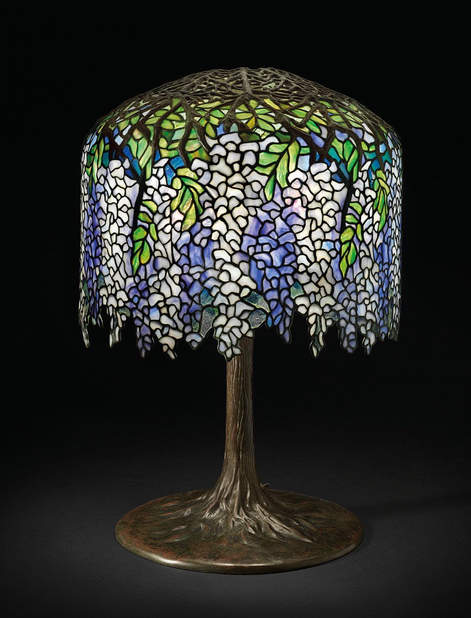 Wisteria table lamp by Studios Tiffany