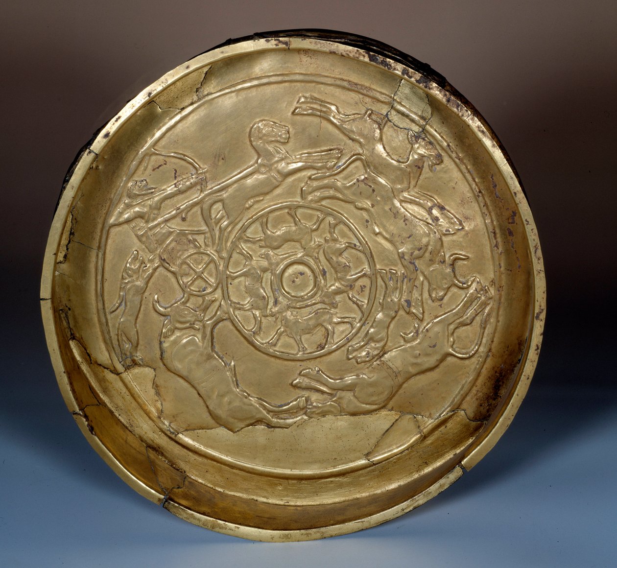 Oriental Art: hunting patere in gold, around 1200 BC. realized in Syria by Syrian Syrian