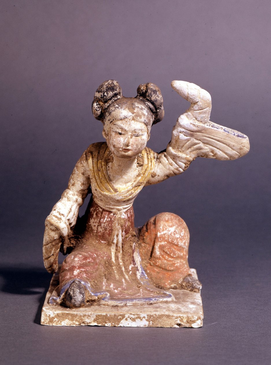 Statuette depicting a woman in traditional costume from the Tang Dynasty by Tang Dynasty Chinese School