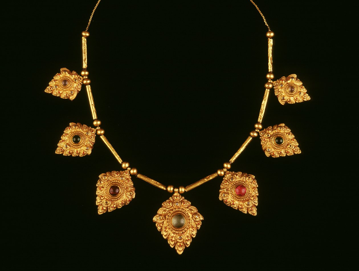 Necklace, 17th- 18th century by Thai School