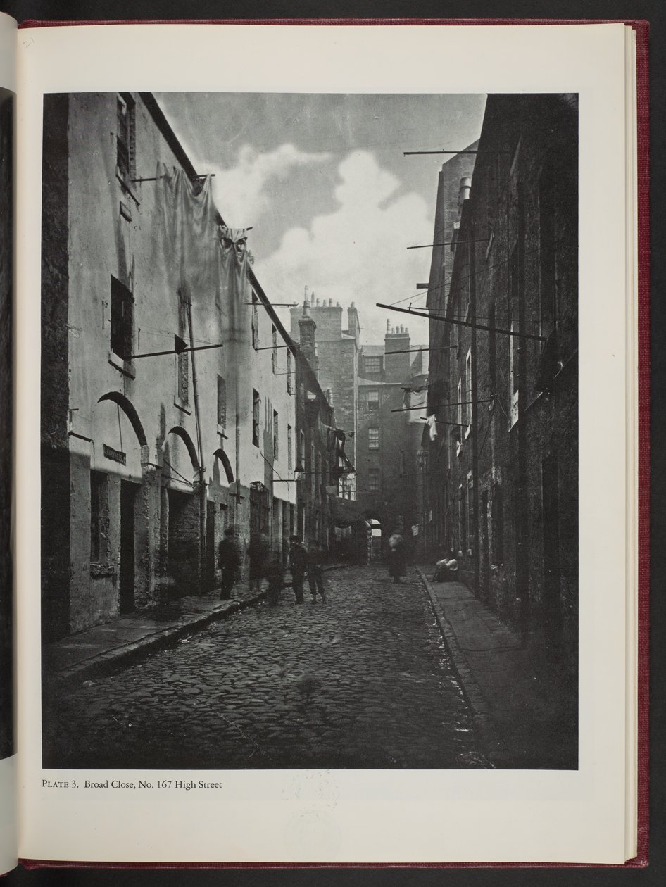 Broad Close, No. 167 High Street, from Old Closes and Streets of Glasgow by Thomas Annan