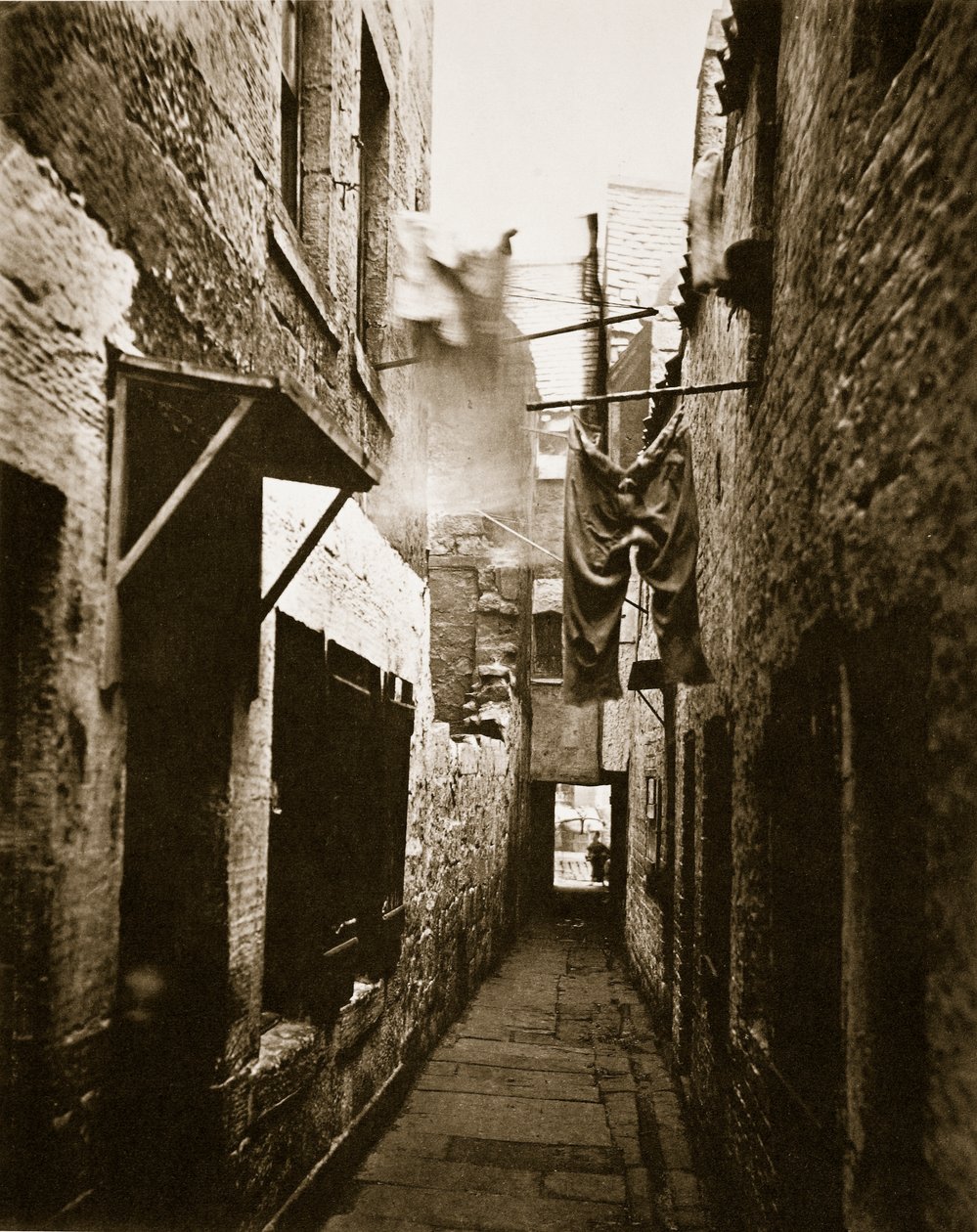 Close, 101 High Street, Glasgow, c.1878 by Thomas Annan