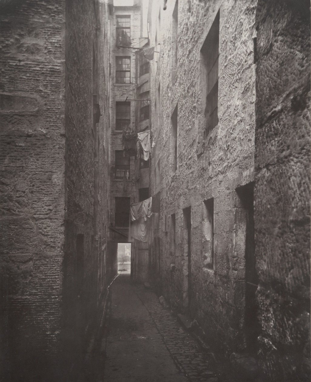 Close No. 148 High Street by Thomas Annan