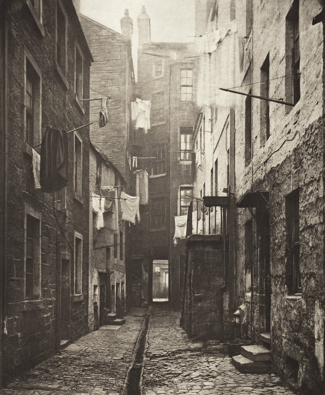 Close No. 75 High Street by Thomas Annan