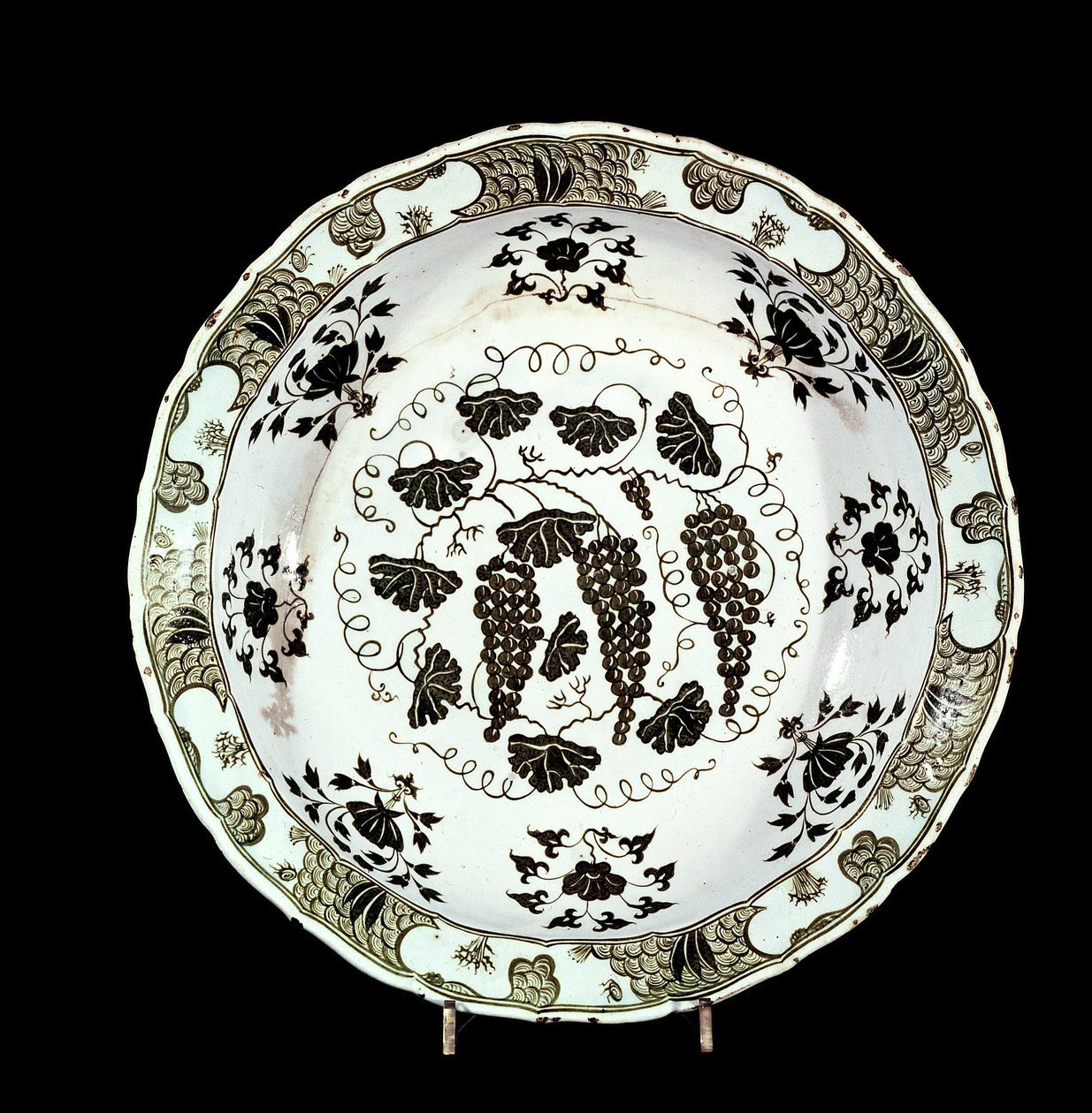Dish, Isnik, early 16th century by Turkish School