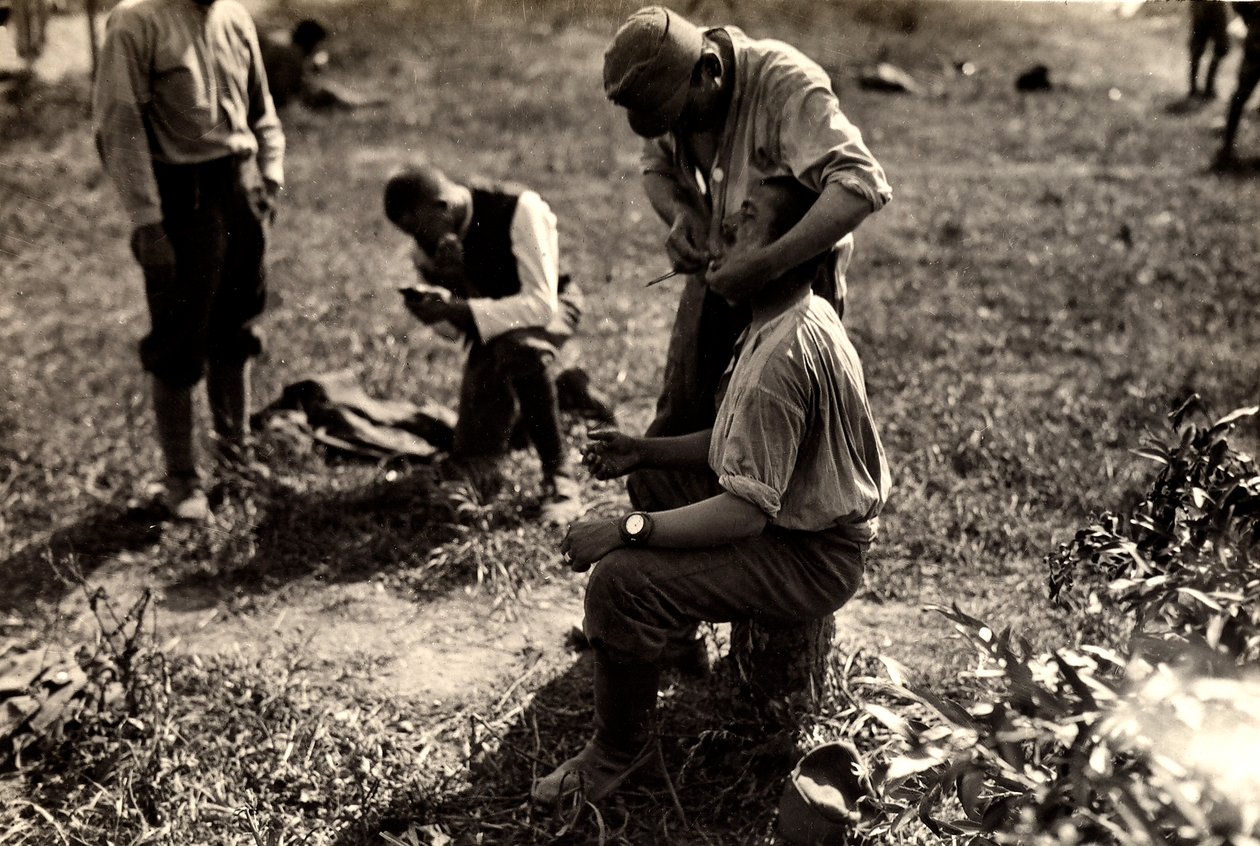Austrian prisoners during World War I in Bagnaria Arsa, Udine, Italy; in the foreground a soldier shaves a fellow soldier, 02/04/1916 by Ugo Ojetti