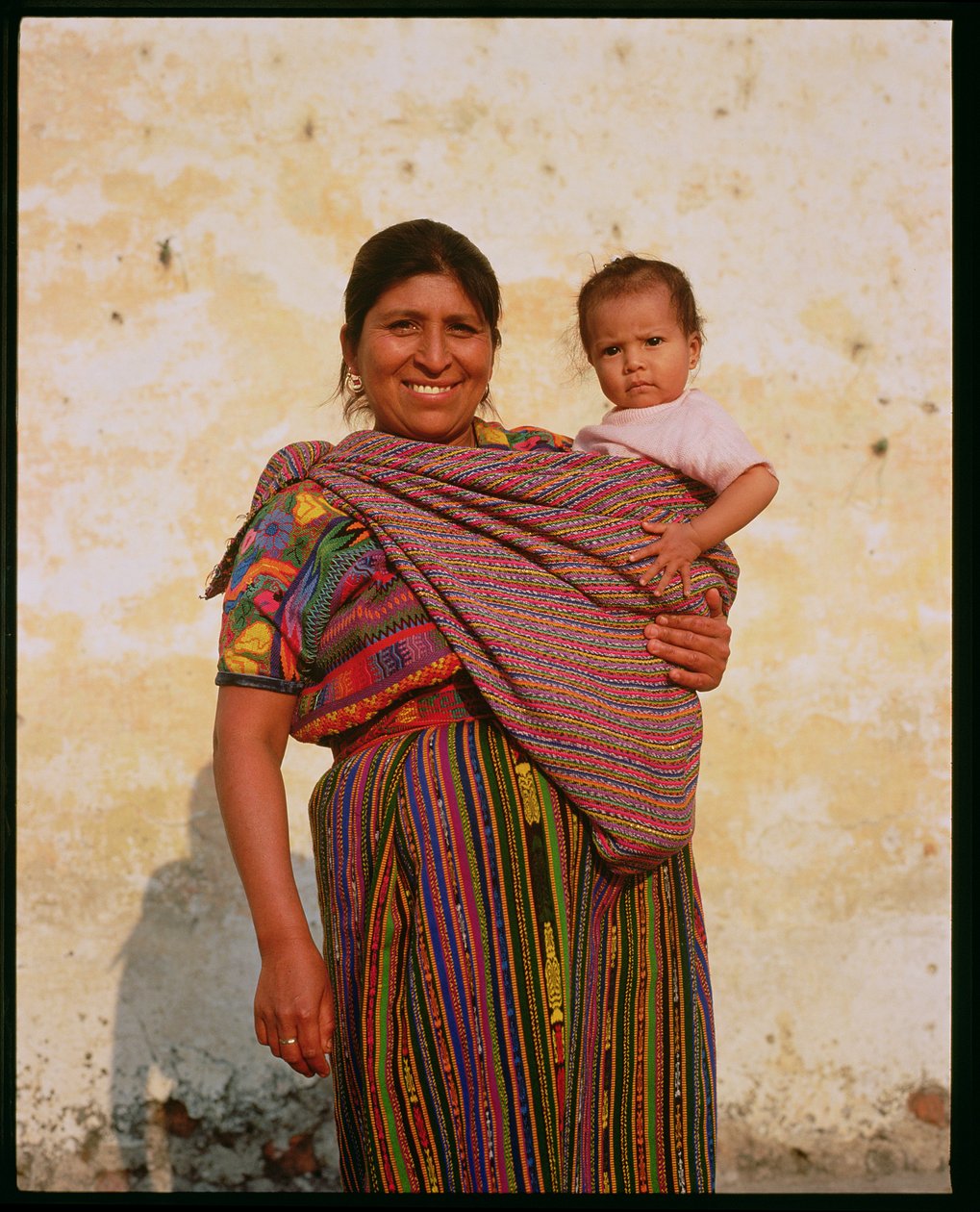 Indian Mother and Child from the front by Unbekannt Unbekannt