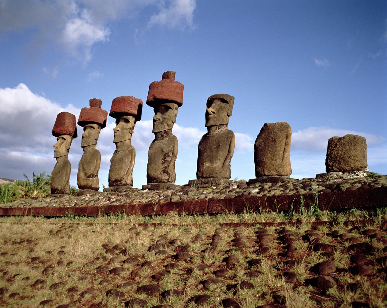 Monolithic Statues on Ahu Nau Nau at Anakena Beach, c.1000-1600 by Unbekannt Unbekannt