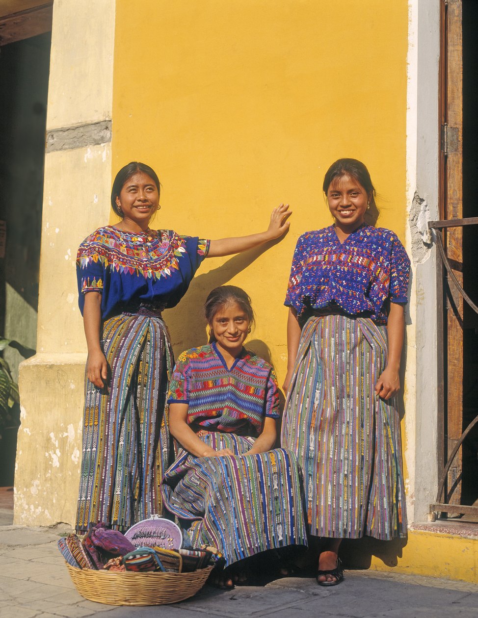 Three Guatemalan ladies by Unbekannt Unbekannt