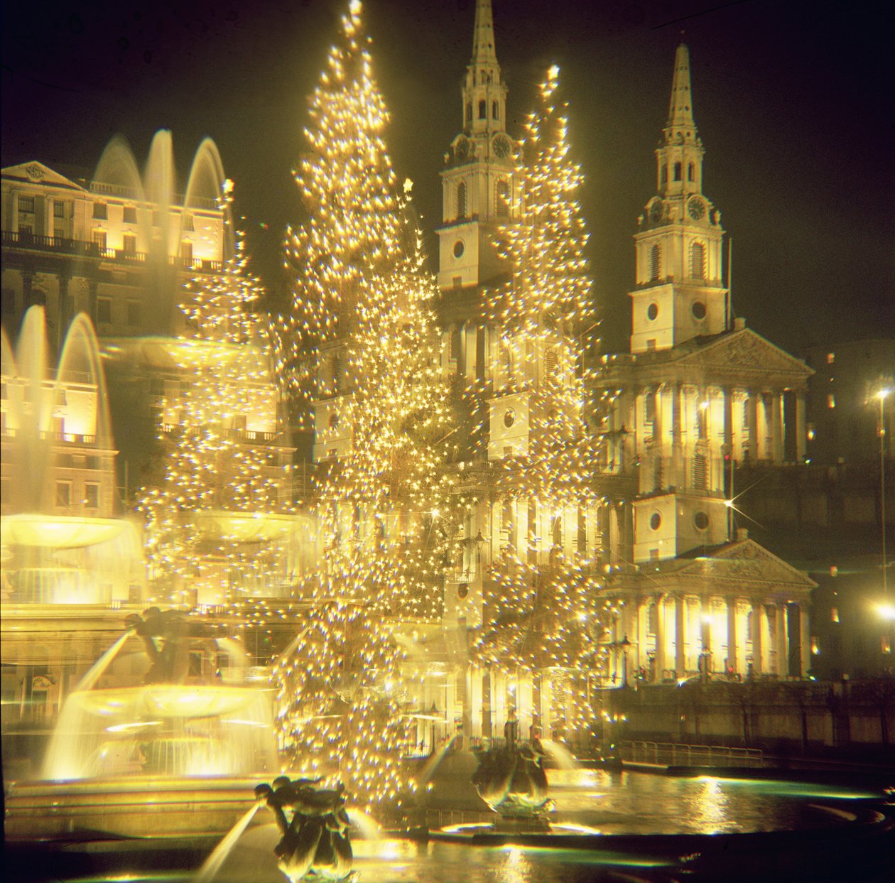 Trafalgar Square, Christmas Lights by Unbekannt Unbekannt