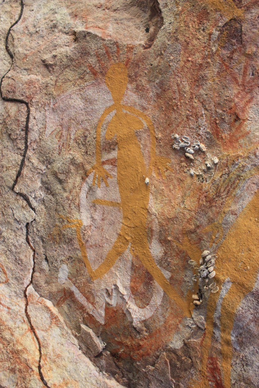 Yellow female figure by Unbekannt Unbekannt