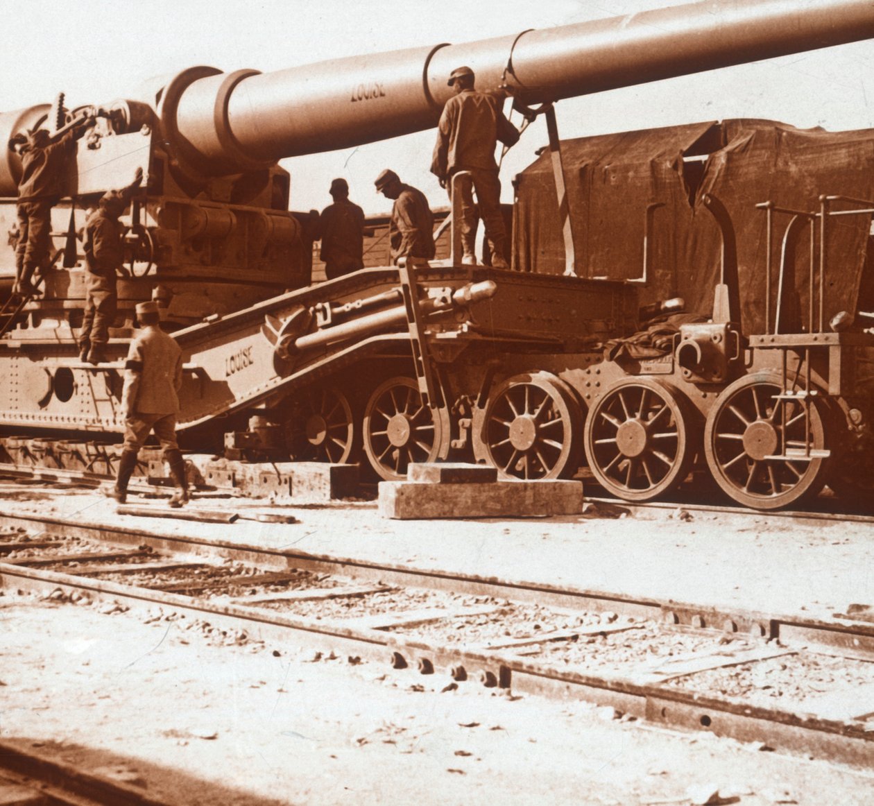 370 Railway Gun Named Louise, Mailly, Northern France by Unbekannt