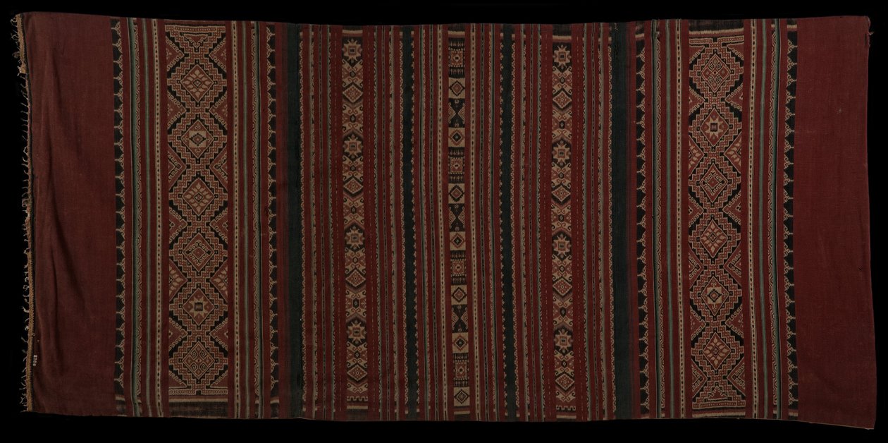A Bentenan sarong, weaved by the Minahasa people sometime around the 18th century by Unbekannt