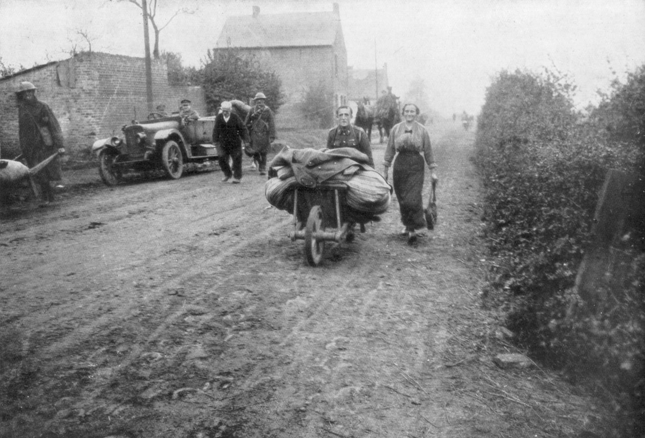 A British soldier helping a woman return to her village, France, 1918 by Unbekannt
