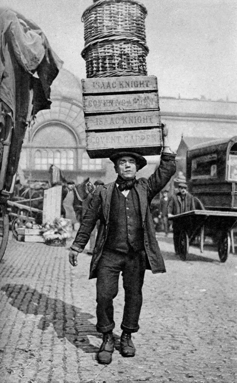 A Covent Garden market porter, London by Unbekannt