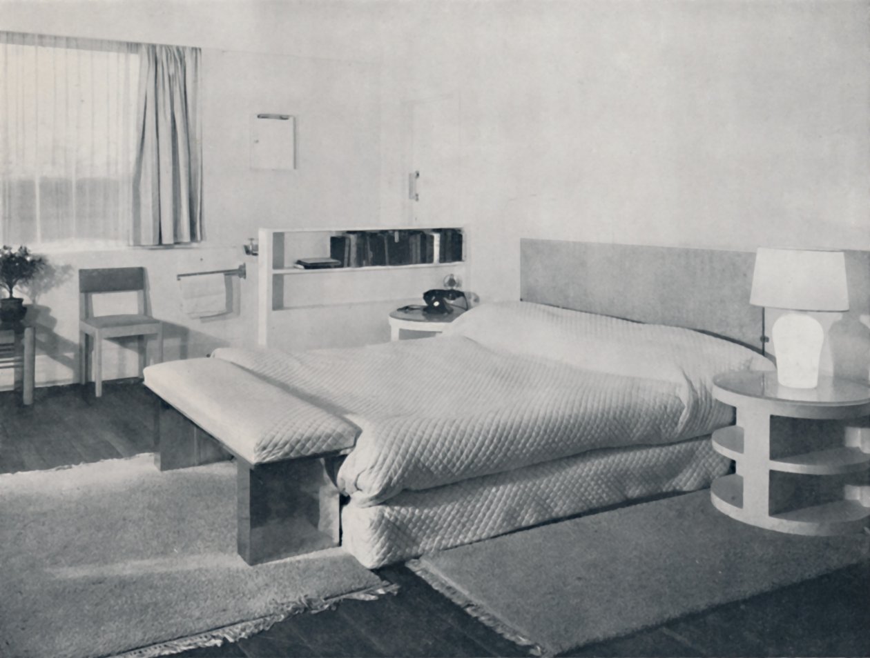 A bedroom in a country house, by Duncan Miller, London by Unbekannt