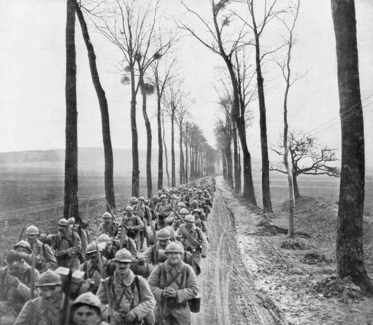 A Regiment of French Infantry Going to the Front, France, 30 March 1918 by Unbekannt