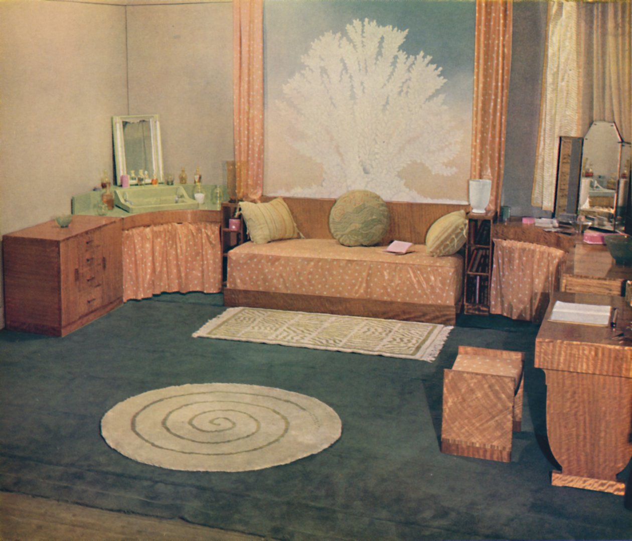 A small bedroom, arranged by Heal & Son Ltd., of London, 1935 by Unbekannt