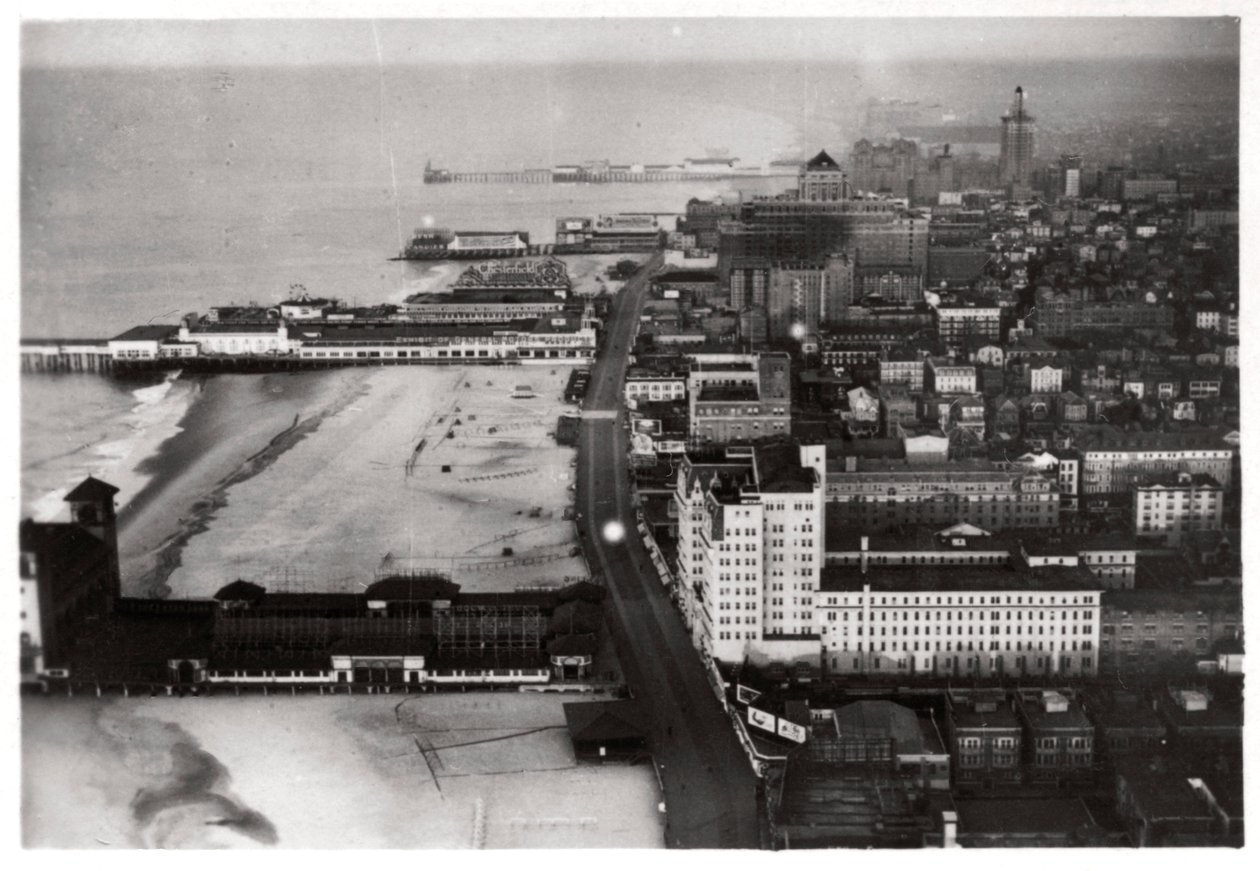 Aerial view of Atlantic City, New Jersey, USA, from a Zeppelin, 1930-1933 by Unbekannt