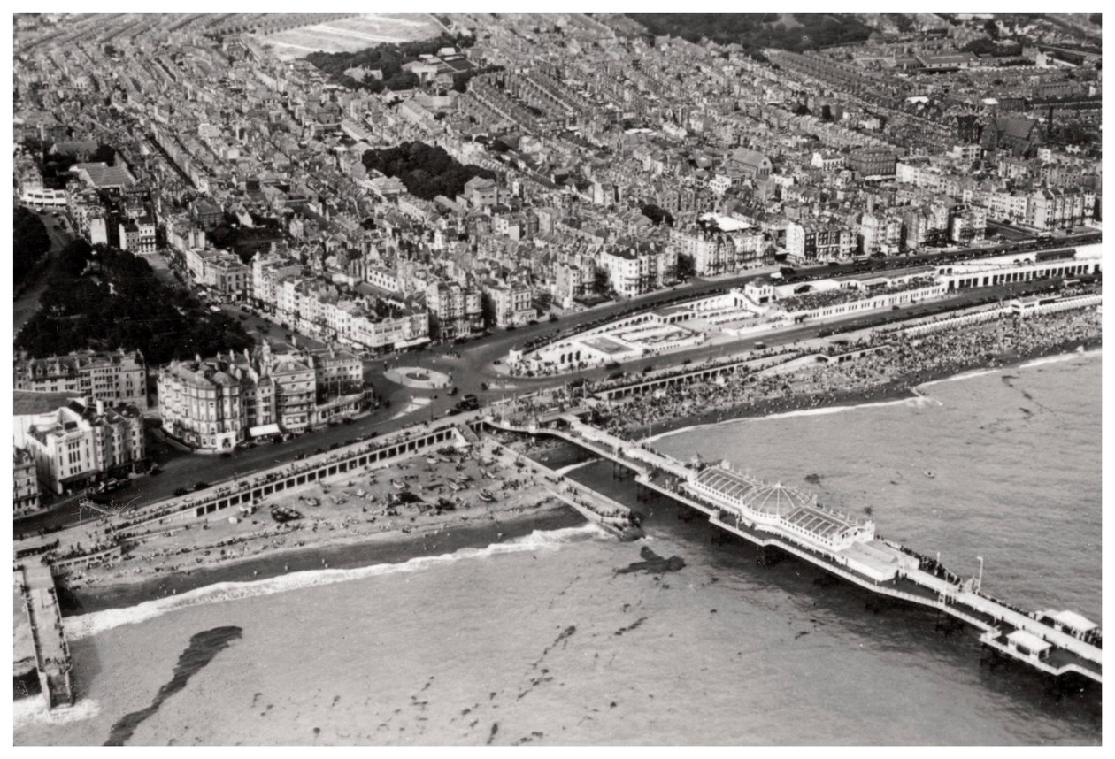 Aerial view of Brighton, Sussex, from a Zeppelin, 1931-1933 by Unbekannt