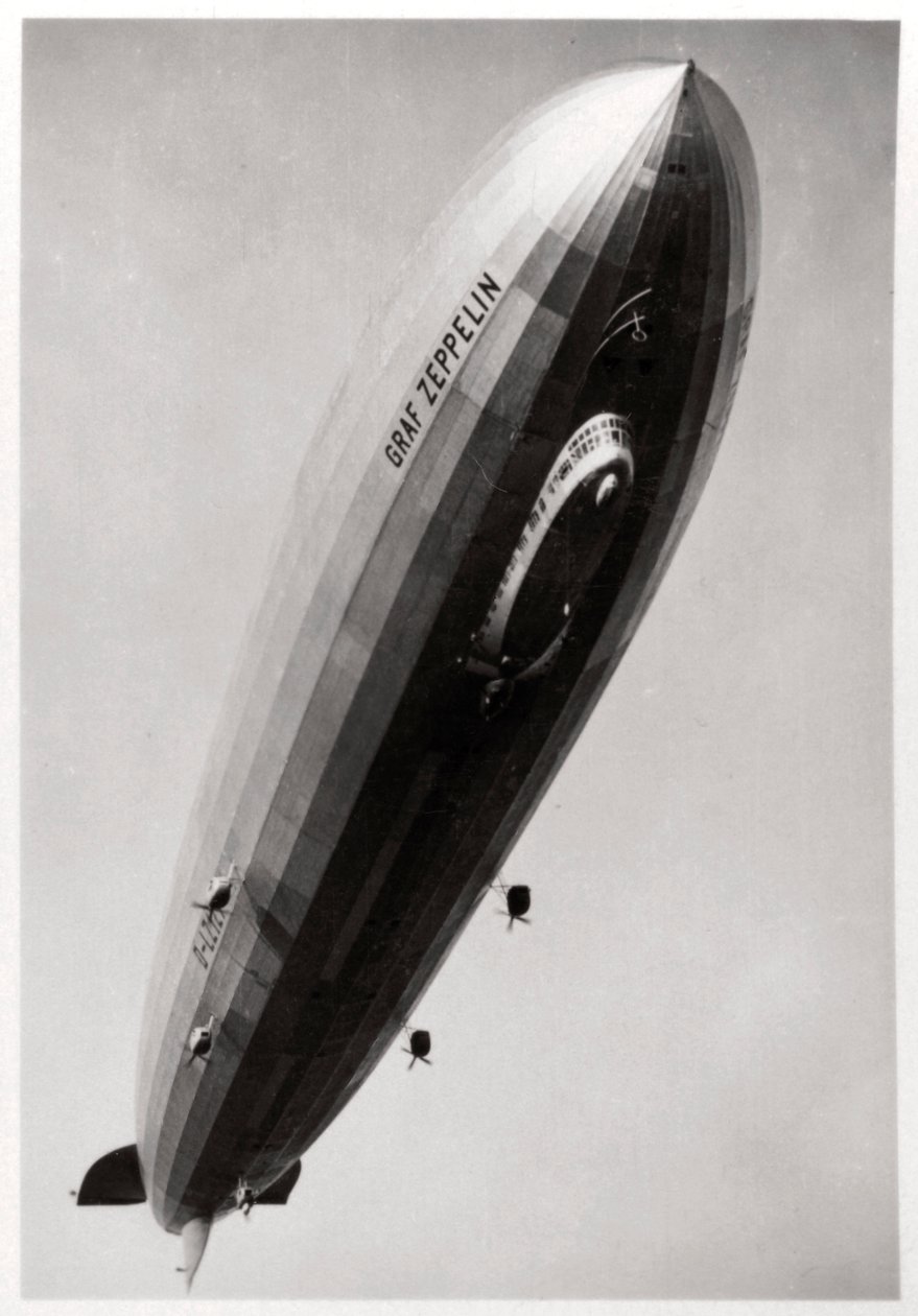 Airship LZ127 Graf Zeppelin, Seen from Below by Unbekannt